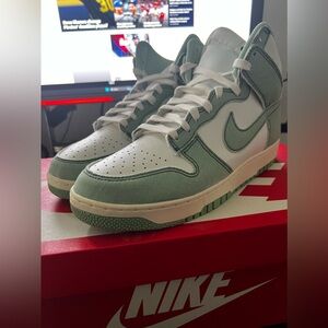 W Nike Dunk HI 1985 / Size 12w/10m
